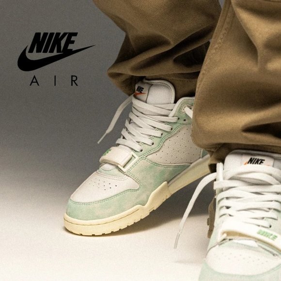 mens green nike trainers